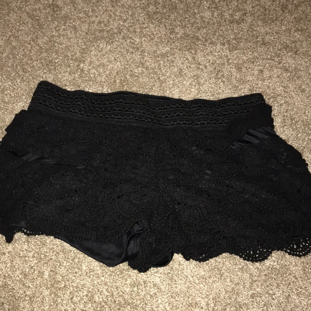 Patterned black shorts